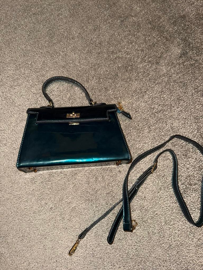 Handtas smaragdgroen, met schouder strap, Sieraden, Tassen en Uiterlijk, Tassen | Damestassen, Ophalen of Verzenden, Nieuw, Groen