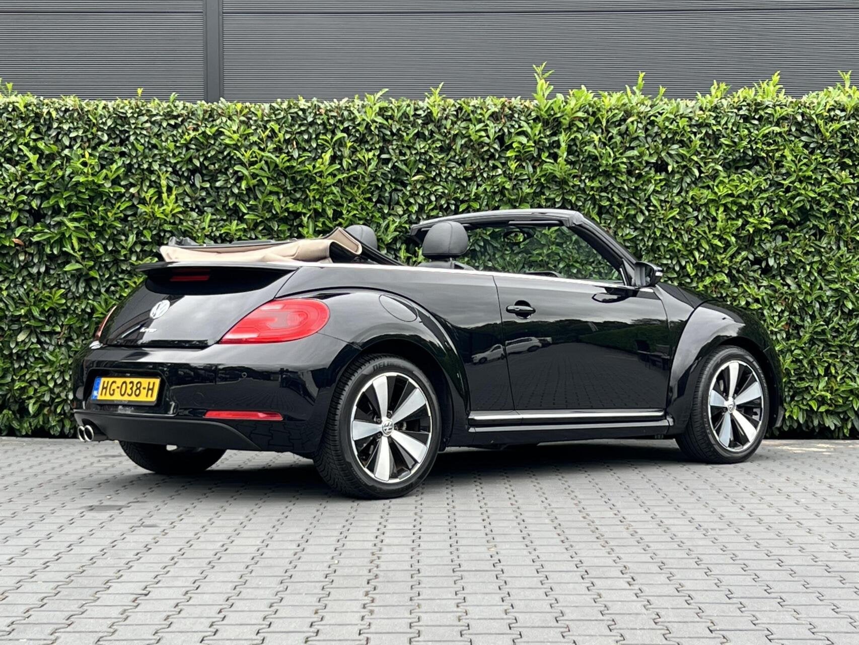Volkswagen Beetle Cabriolet 1.4 TSI Sport BlueMotion NL AUTO, Gebruikt, 4 stoelen, Zwart, Automatische klimaatregeling