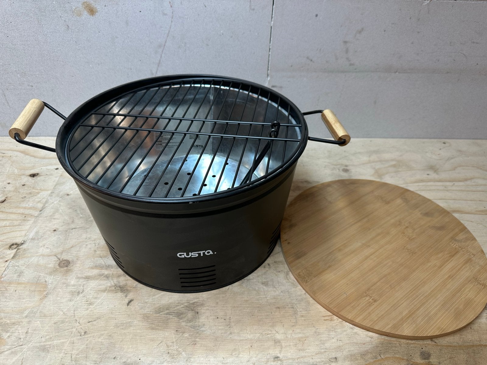 Gusto BBQ Grill met Houten Deksel - Zo goed als nieuw, Ophalen of Verzenden, Zo goed als nieuw