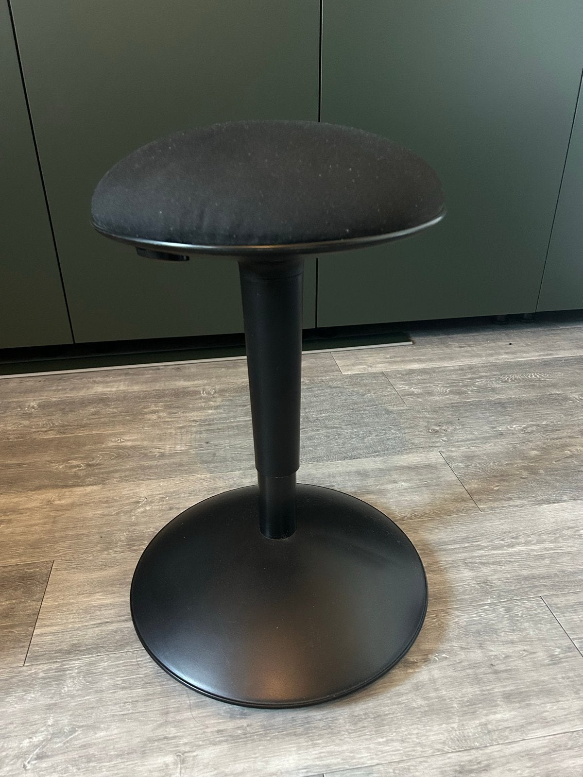 Ergonomische Stahulp / Zit-sta kruk - Zwart, Ophalen, Zwart, Zo goed als nieuw, Eén