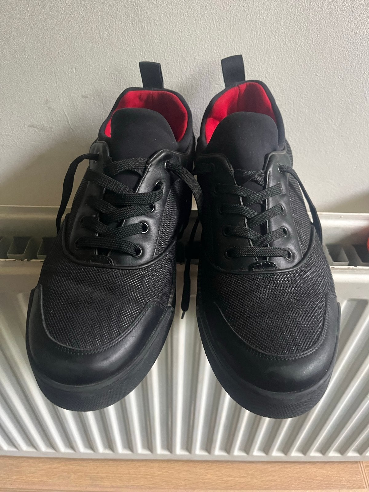 Louboutin sneakers maat 42/43, Kleding | Heren, Schoenen, Ophalen of Verzenden, Gedragen, Zwart, Sneakers of Gympen