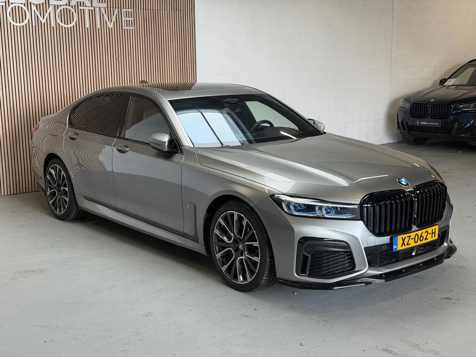 BMW 7-serie 745e High Executive - NL AUTO - M PAKKET - SCHUI, Auto's, Automaat, Dealer onderhouden, Achterwielaandrijving, Gebruikt