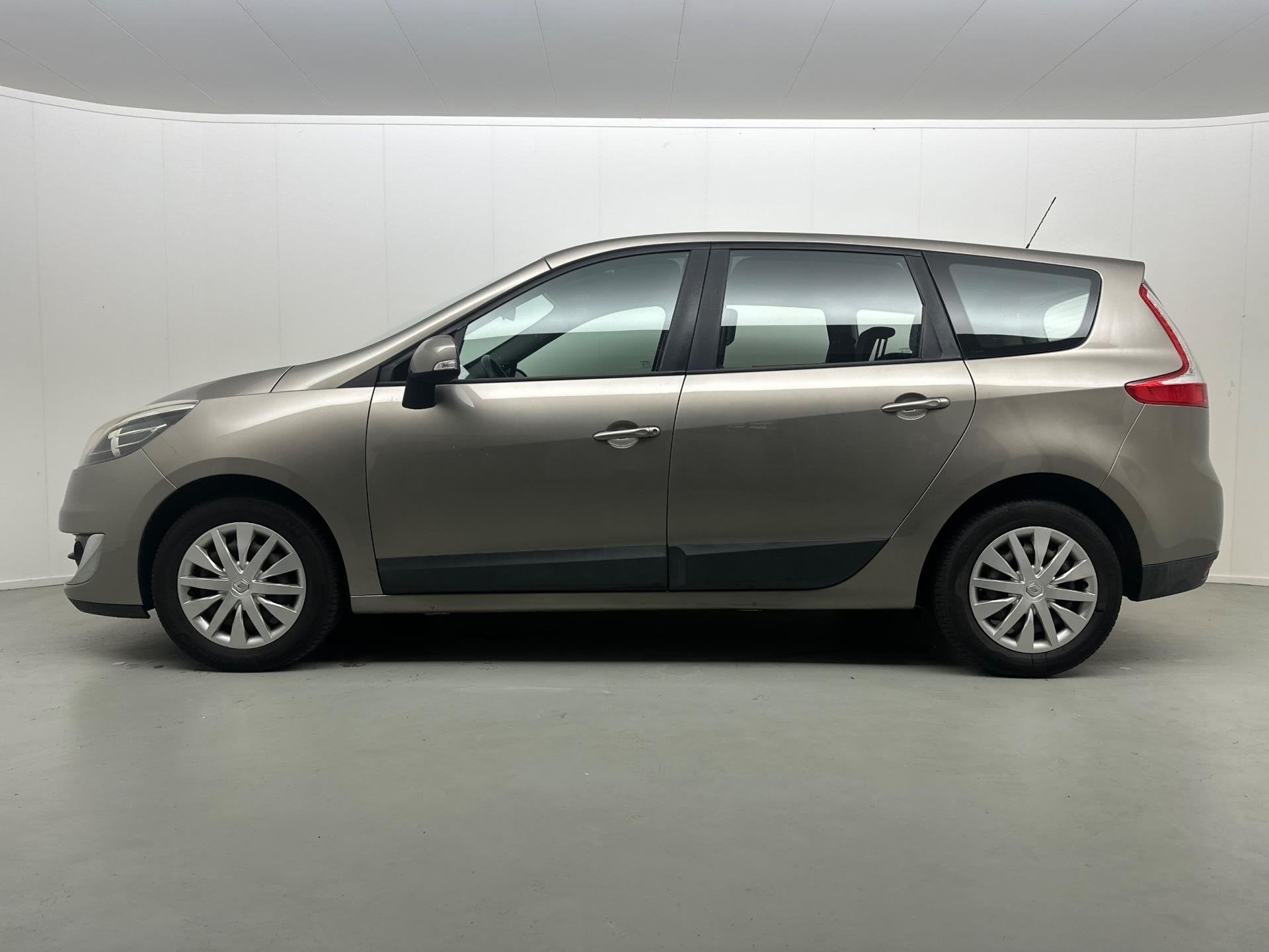 Renault Grand Scénic 1.2 TCe Collection # Airco # 99 Dkm #, Auto's, Renault, Voorwielaandrijving, Euro 5, Gebruikt, 4 cilinders