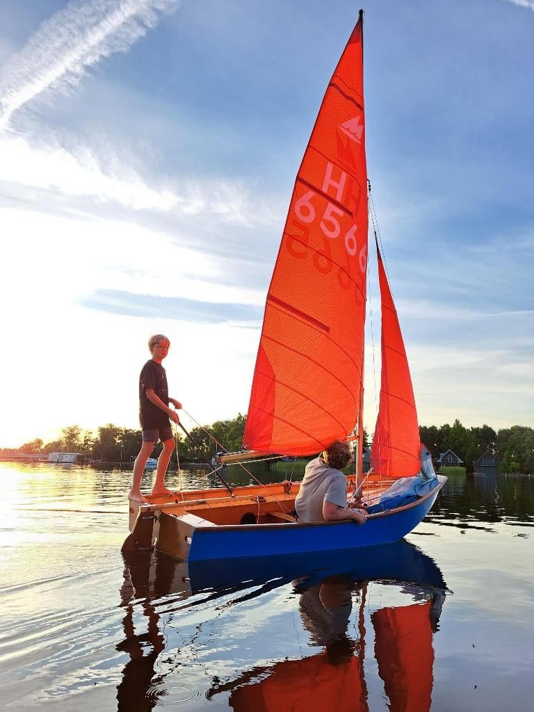 Jeugzeilboot Mirror Dinghy, Watersport en Boten, Open zeilboten, Gebruikt, Fok, Binnenboordmotor, Benzine, Ophalen