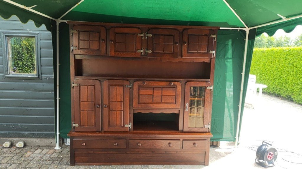 Eiken kast, Ophalen