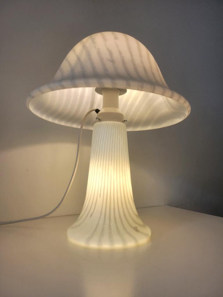 Grote mushroom lamp van Peill & Putzler in zebra glas, Ophalen, 50 tot 75 cm, Vintage design, Mid Century Modern, Glas