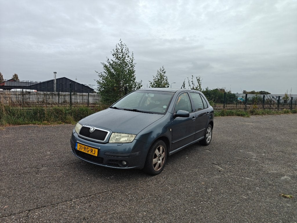 Skoda Fabia 1.4 55KW 2005 Grijs, Auto's, Voorwielaandrijving, Zwart, 4 cilinders, Particulier