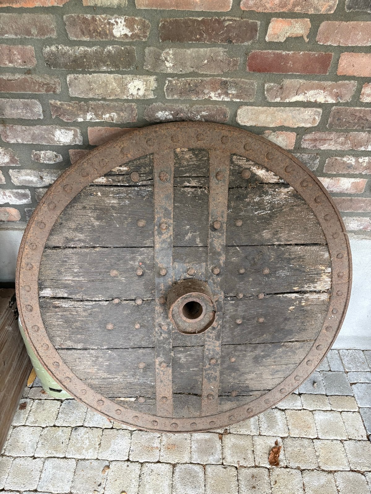 Oud geklonken karrewiel - 1 meter doorsnee, Antiek en Kunst, Ophalen