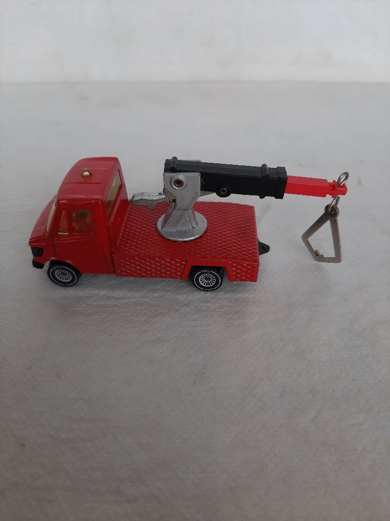 Siku rode Mercedes 208 kraanwagen voor buizen izgst., Ophalen of Verzenden, Zo goed als nieuw, Bus of Vrachtwagen, SIKU