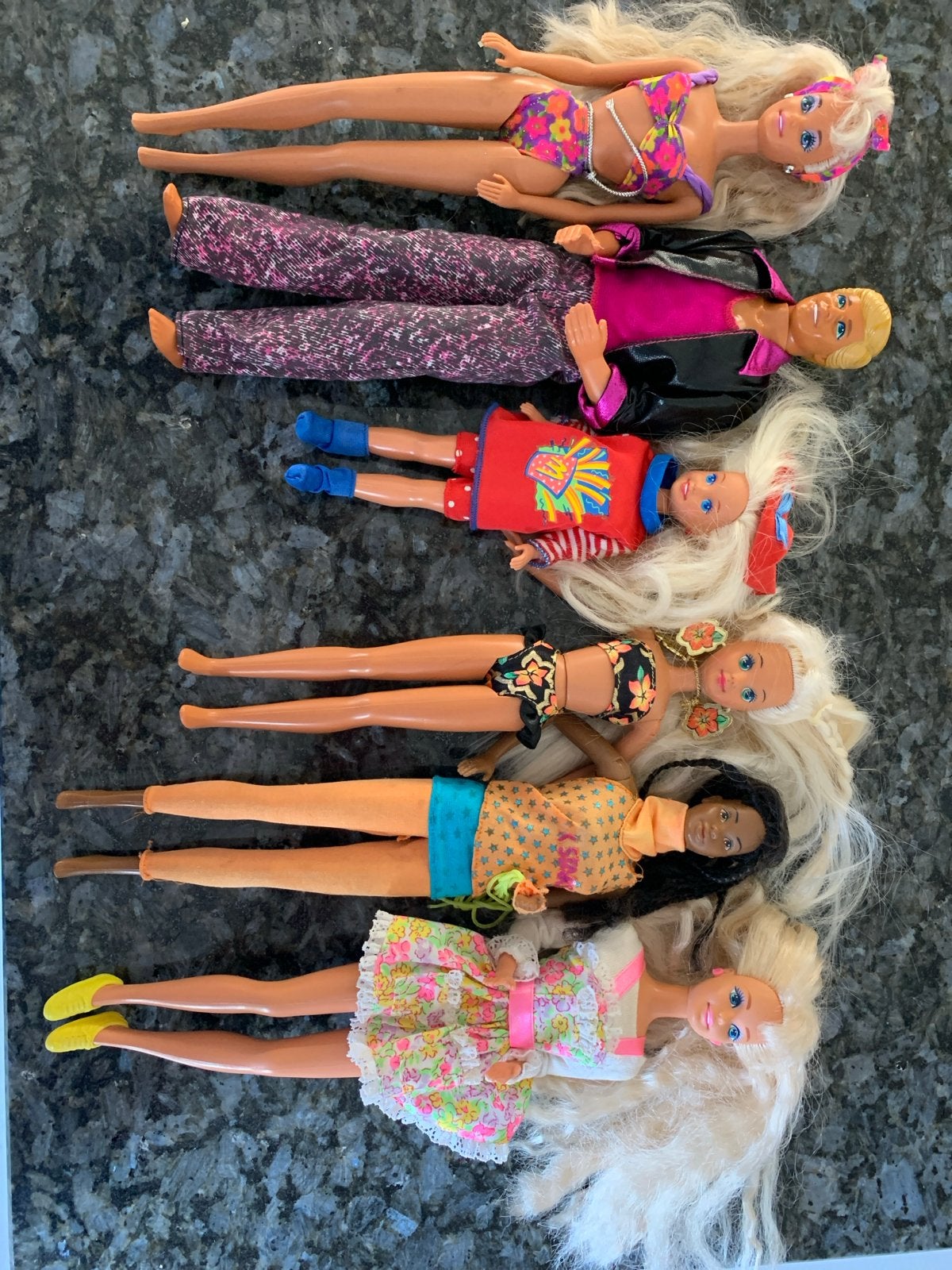 6 originele Mattel Barbies met kleding uit jaren '70 en '80, Ophalen, Gebruikt, Barbie