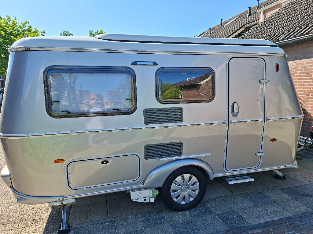 Eriba Touring 430 Silver Edition - 2017, Standaardzit, Dwarsbed, Particulier, 4 tot 5 meter