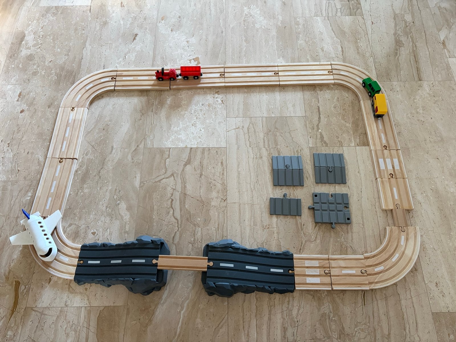 Houten treinbaan met voertuigen en accessoires, Ophalen of Verzenden, Gebruikt, Jongen of Meisje