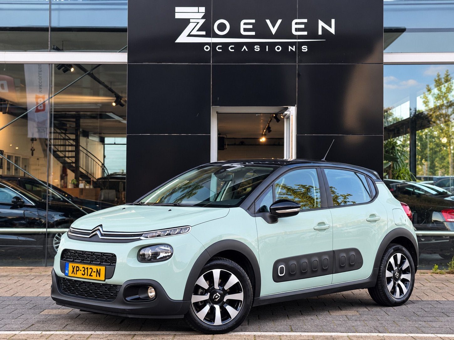 Citroen C3 1.2 PureTech Shine, Auto's, Dealer onderhouden, 40 €/maand, 1199 cc, 82 pk