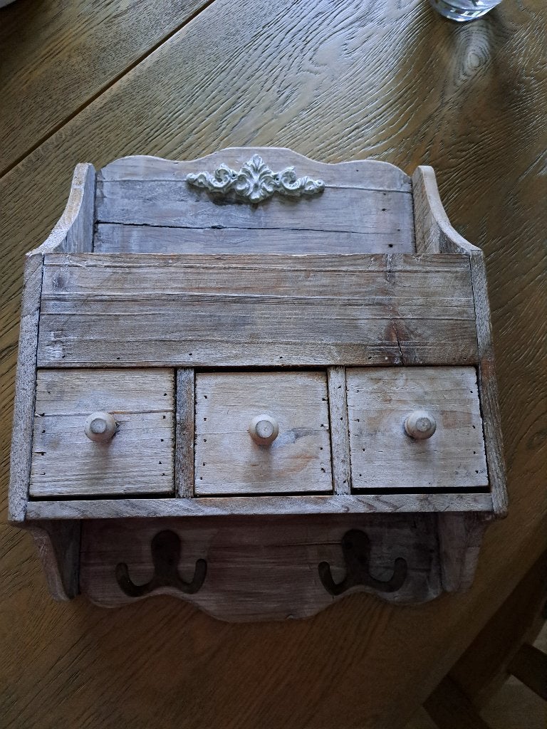 leuk klein kapstokje met vakjes, Huis en Inrichting, Woonaccessoires | Kapstokken, Ophalen of Verzenden, Hout, Wandkapstok, Minder dan 100 cm