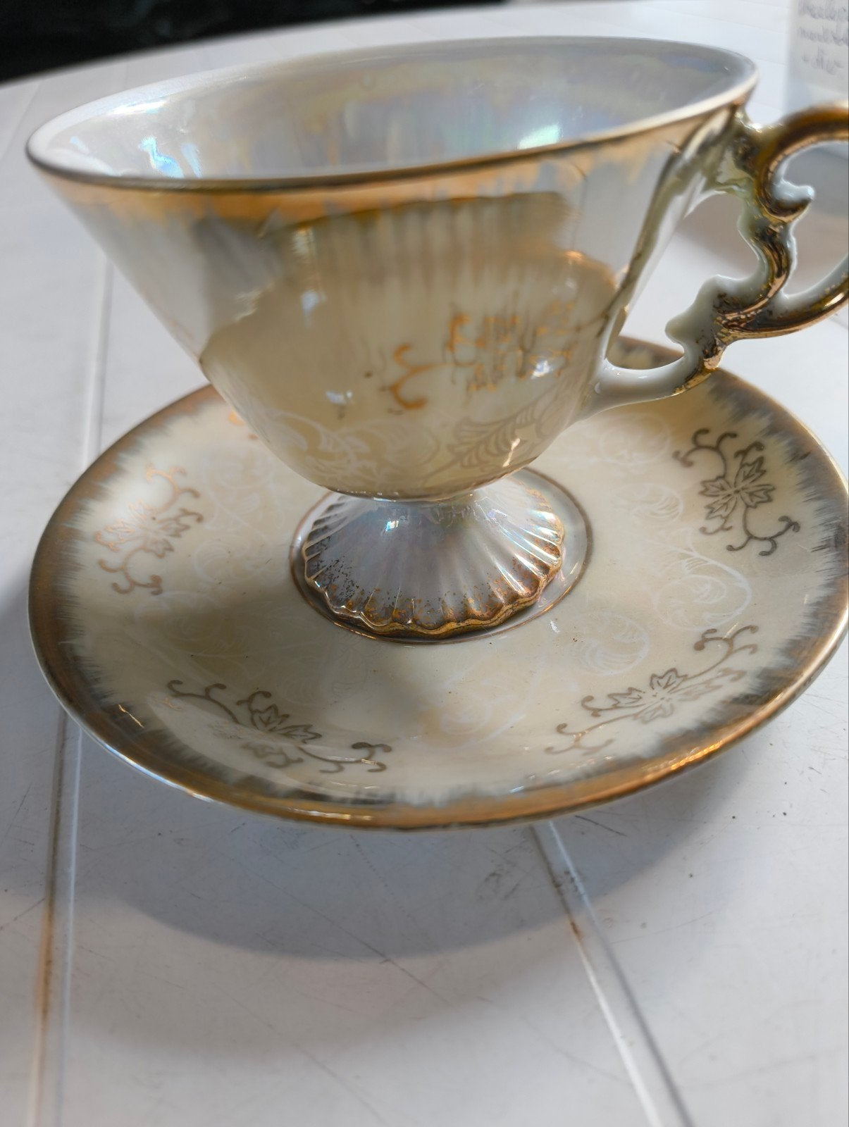Vintage Parelmoer Kop en Schotel met Gouden Accenten, Ophalen of Verzenden