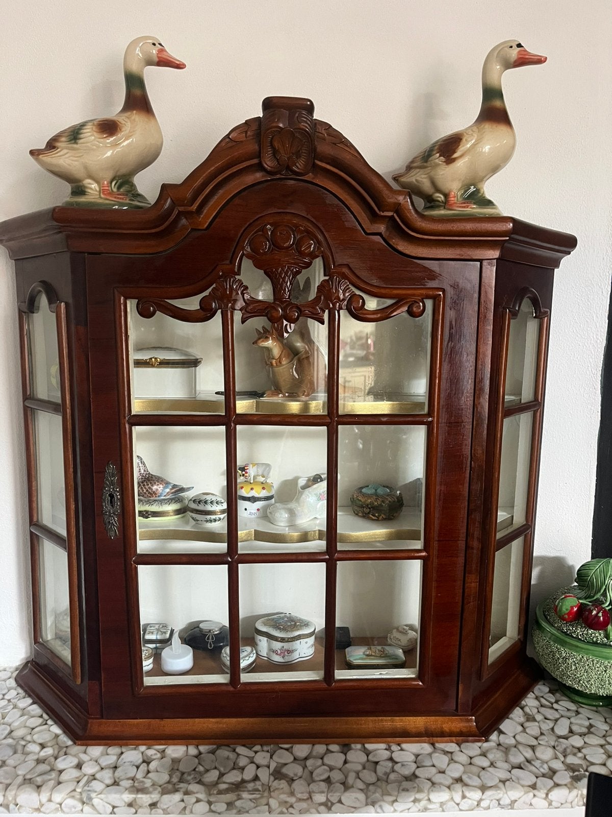 Oud gezellig houten vitrine kastje met plankjes + sleutel, Met plank(en), Zo goed als nieuw, Minder dan 25 cm, Minder dan 100 cm