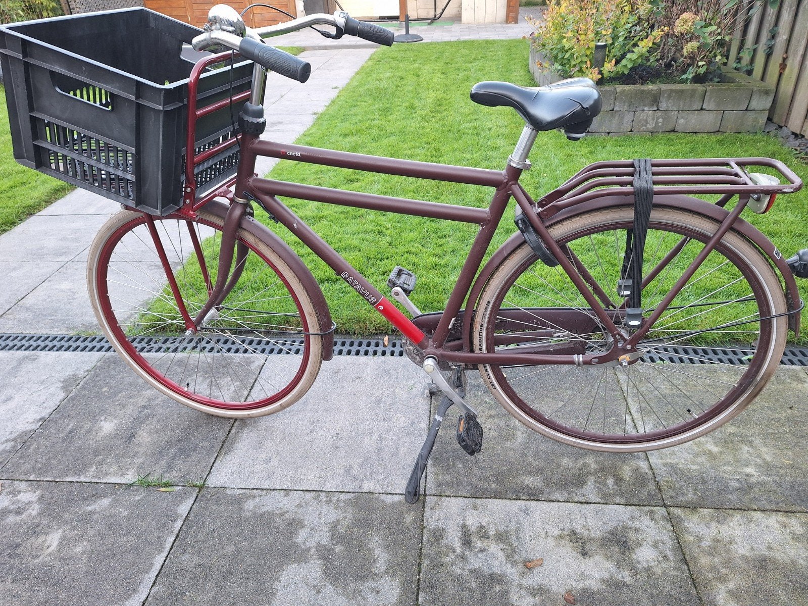Batavus CNCTD fiets met voordrager en krat - Gebruikt, Fietsen en Brommers, Ophalen, Terugtraprem, Gebruikt, Versnellingen