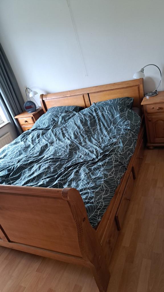 Bed 210x160, lattenbodem,kledingskast , nachtkastjes,, Ophalen, Gebruikt, Tweepersoons