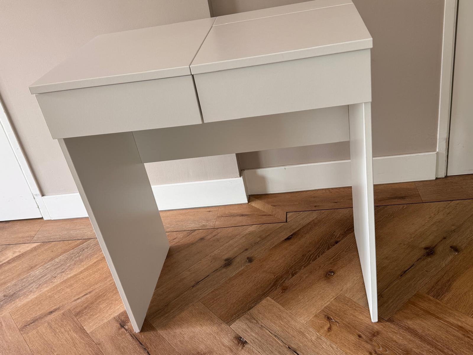 Make-Up tafel brimnes, Huis en Inrichting, Ophalen, Overige materialen, Mooi, 50 tot 100 cm