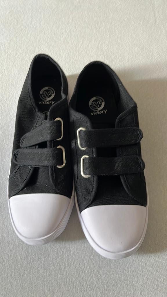 Gymschoenen nieuw maat 37, Kinderen en Baby's, Kinderkleding | Schoenen en Sokken, Nieuw, Ophalen of Verzenden, Jongen of Meisje