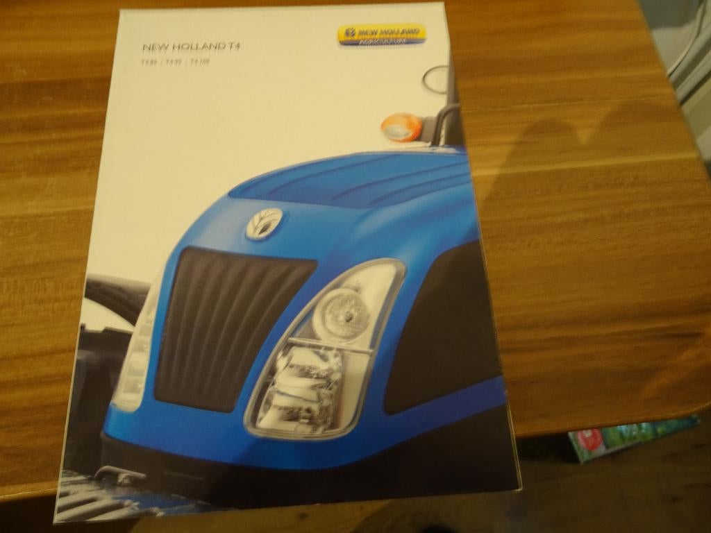 New holland T4 FOLDER, Boeken, Catalogussen en Folders, Ophalen of Verzenden, Zo goed als nieuw, Folder