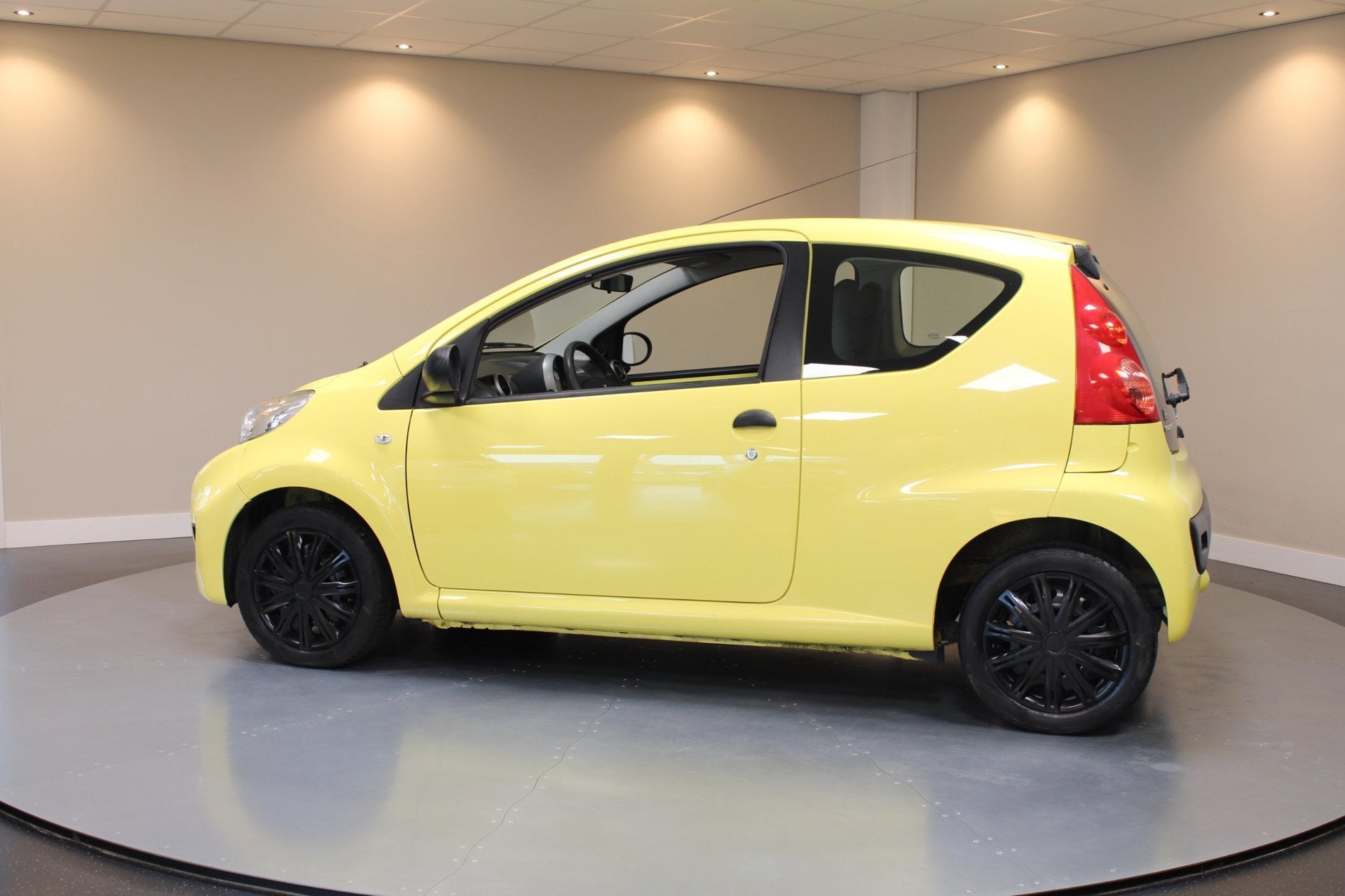Peugeot 107 1.0-12V XR *2de Eigenaar!* Airco|Lage Km-stand N, Voorwielaandrijving, Euro 5, Gebruikt, 4 stoelen