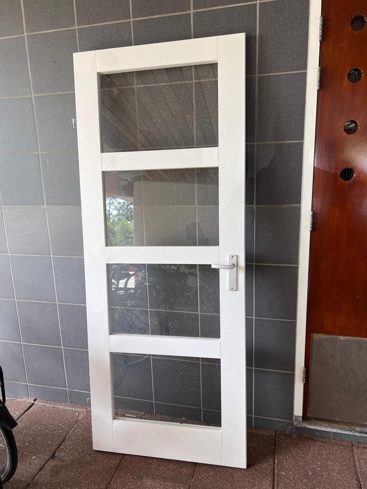 Witte binnendeur met glaspanelen en klink, Ophalen, Gebruikt, 80 tot 100 cm, Binnendeur