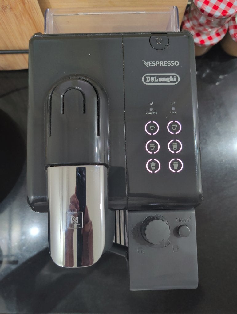 Te koop DeLonghi Nespresso Lattissima Touch Koffiemachine, Koffiepads en cups, Gebruikt, Koffiemachine, Ophalen of Verzenden
