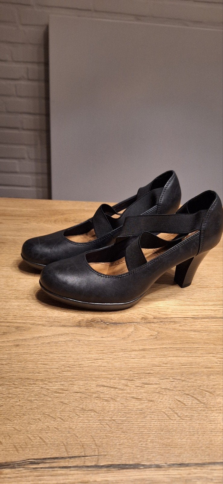Zwarte pumps met elastische bandjes - Maat 39, Pumps, Zwart, Ophalen of Verzenden, Zo goed als nieuw