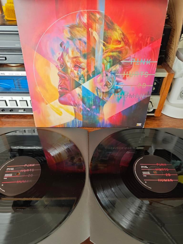 P!nk - Hurts 2B Human Dubbel-LP (2019), Gatefold hoes, Ophalen of Verzenden, Zo goed als nieuw, 12 inch