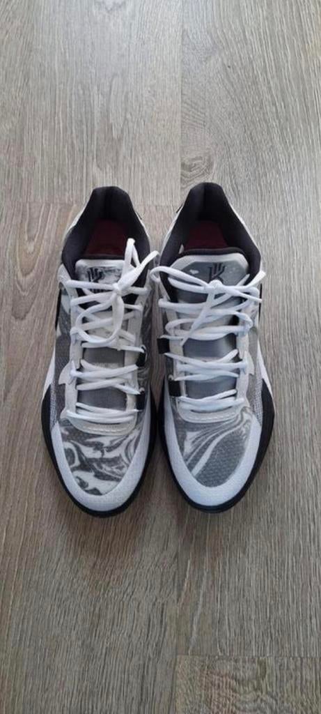 Nike Sportschoenen Kyrie 8 'White
Black 47, Ophalen of Verzenden, Zwart, Sportschoenen
