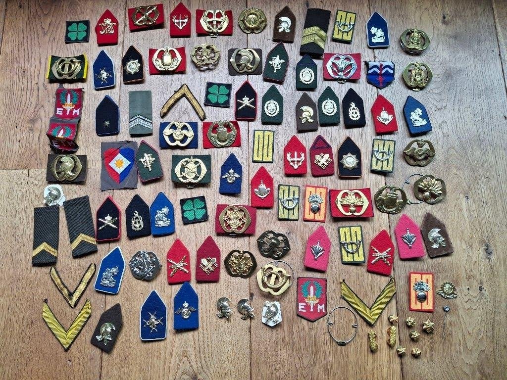 baretembleem,medaille,knil,baret,embleem,kraagspiegel,indie, Verzenden, Landmacht, Nederland, Embleem of Badge