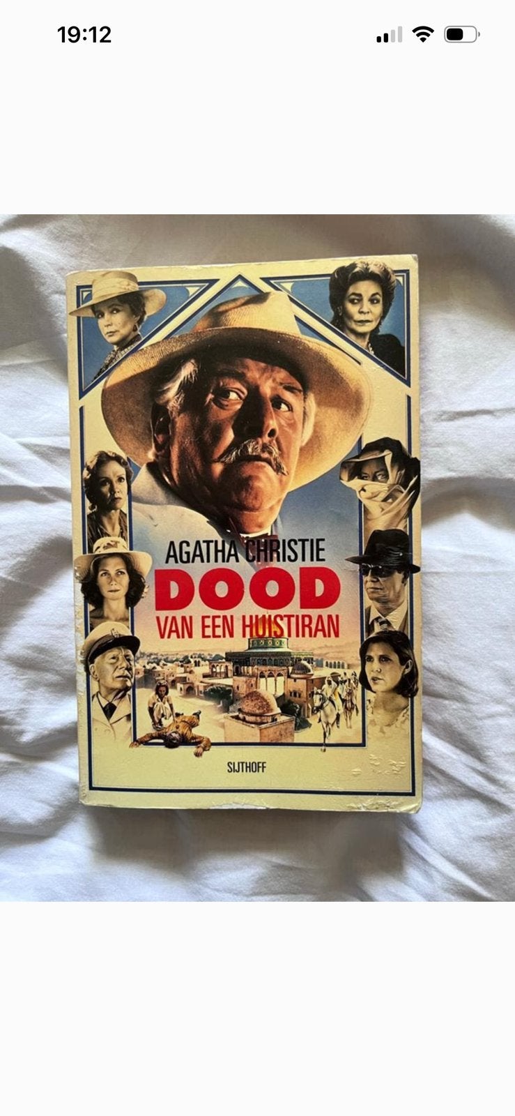 Agatha Christie - Dood van een Huistiran (1988), Ophalen of Verzenden, Gelezen, Tv-bewerking