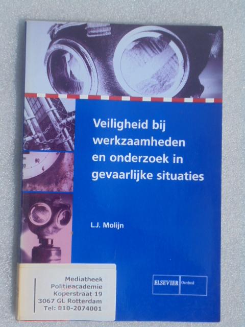 BOEK:  Veiligheid bij werkzaamheden - L.J. Molijn., Gelezen, L.J. Molijn, Ophalen of Verzenden, Nederland