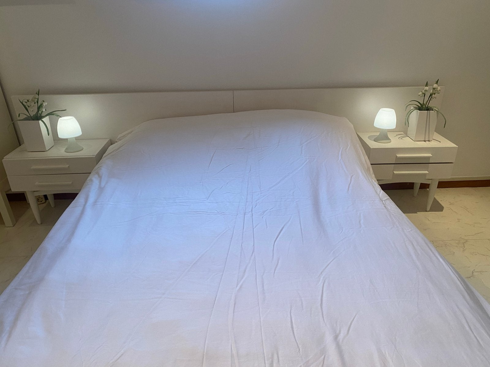 Retro bed met nieuwe matrassen, Ophalen, Gebruikt, Wit, Tweepersoons