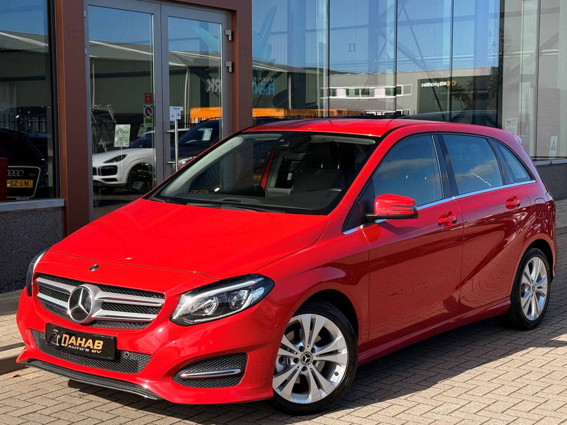 Mercedes-Benz B-Klasse B180 | Navi | Half leder | Stoelverwa, Auto's, 1325 kg, Gebruikt, 4 cilinders, 122 pk