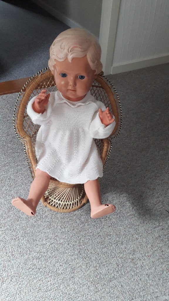 pop met 2 jurkjes, Kinderen en Baby's, Speelgoed | Poppen, Ophalen, Gebruikt, Babypop