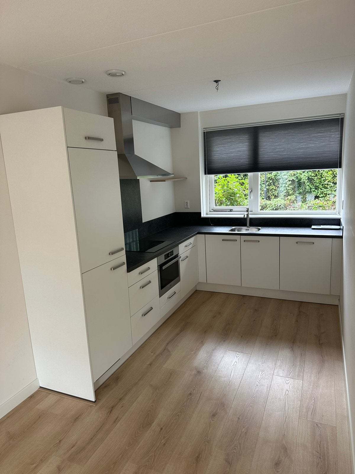 Hoekkeuken met inbouwapparatuur, Huis en Inrichting, Keuken | Complete keukens, Ophalen, Gebruikt, Wit, Hoekkeuken