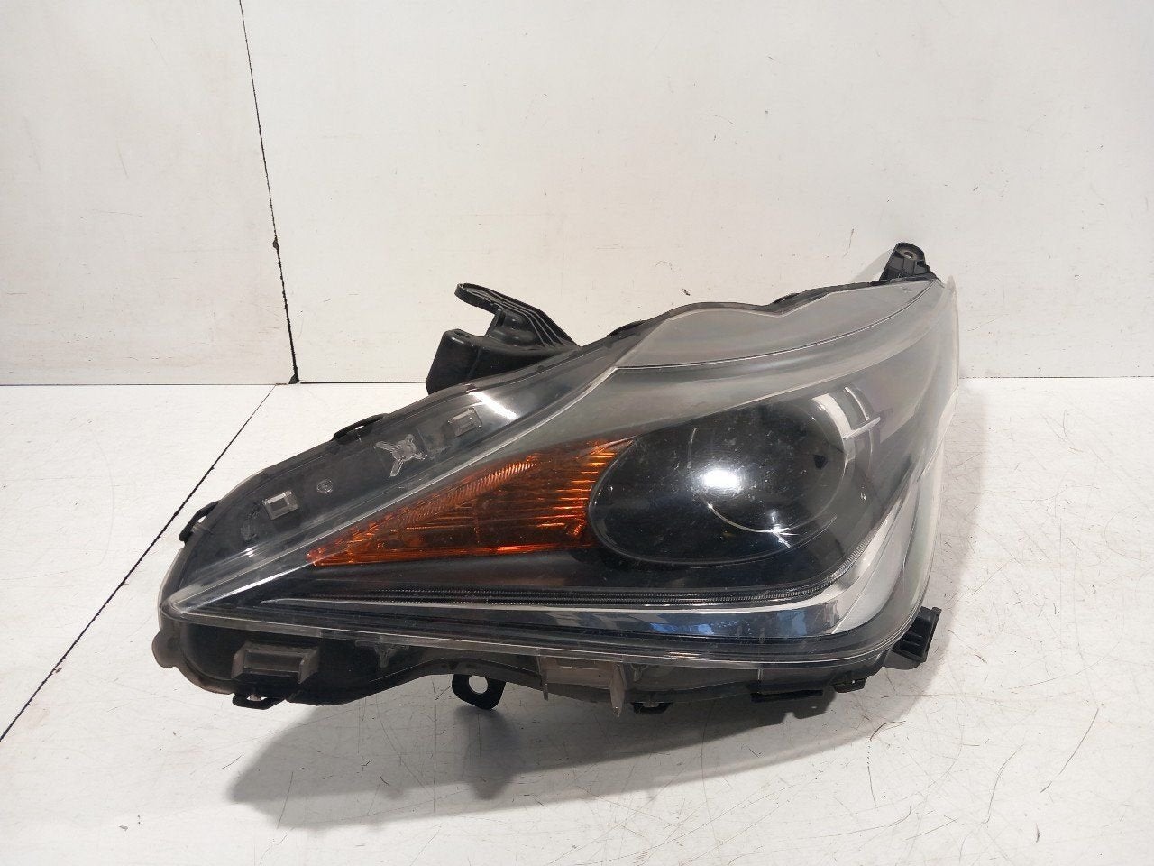 Koplamp links Toyota Aygo, Onderdelen@venauto.nl, Van der Ven Autorecycling B.V., Gebruikt, Ettenseweg 76, 4706 PB Roosendaal, The Netherlands