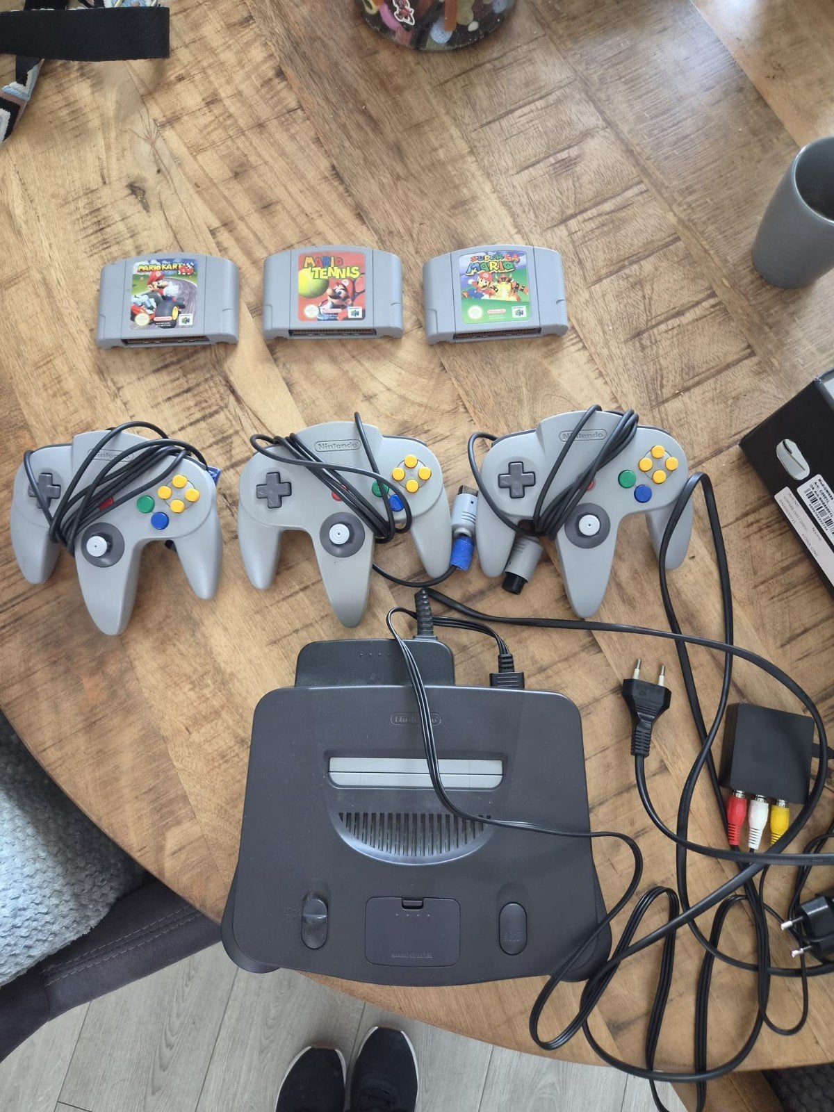 Nintendo 64, Spelcomputers en Games, Ophalen of Verzenden, Zo goed als nieuw, Met 2 controllers