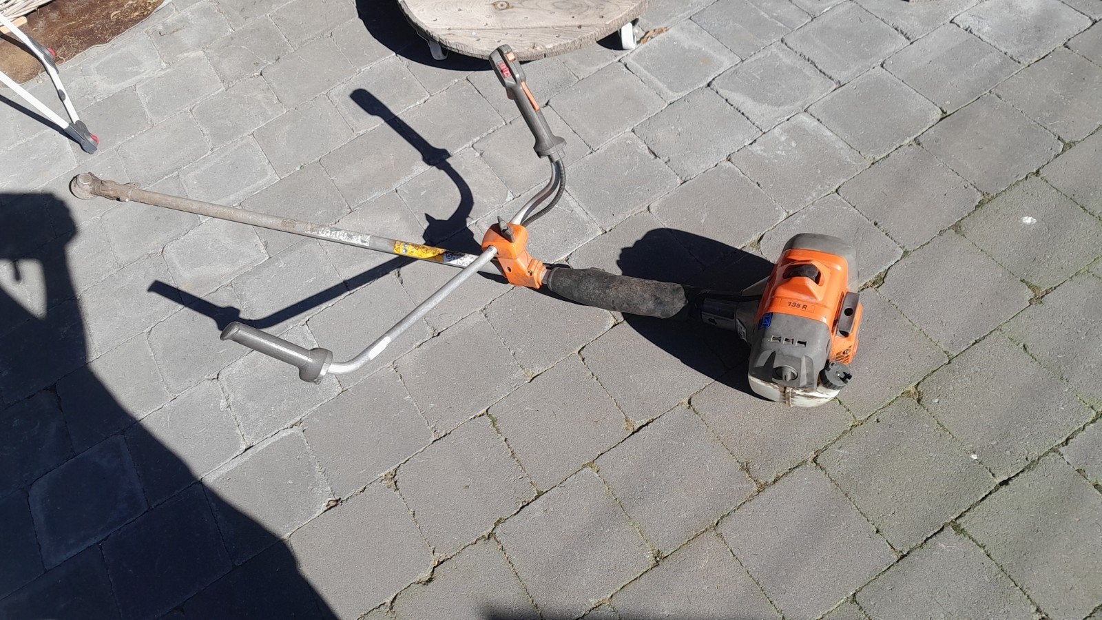 husqvarna 135r bosmaaier motorzeis bos maaier kantenmaaier, Ophalen, Benzine, Gebruikt, 30 tot 50 cm