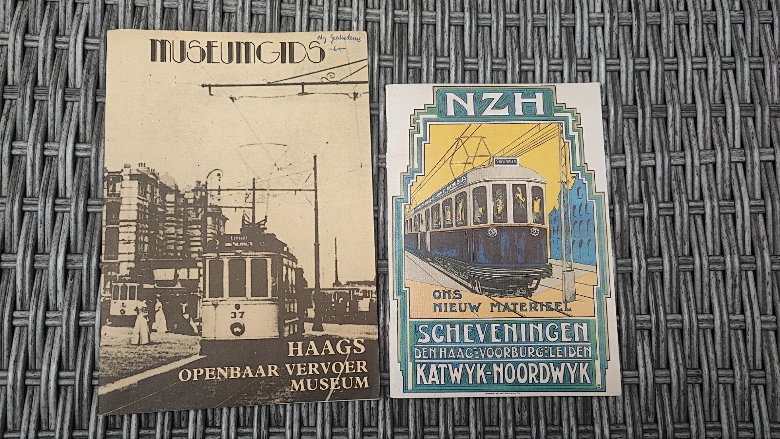 Museumgids Haags Openbaar Vervoer Museum & NZH Tramnet, Ophalen of Verzenden, Gelezen, Tram