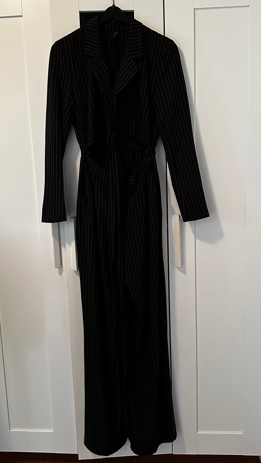 zwarte pinstripe jumpsuit met blazer-look, Kleding | Dames, Jumpsuits, Verzenden, Zo goed als nieuw, Maat 36 (S), Zwart