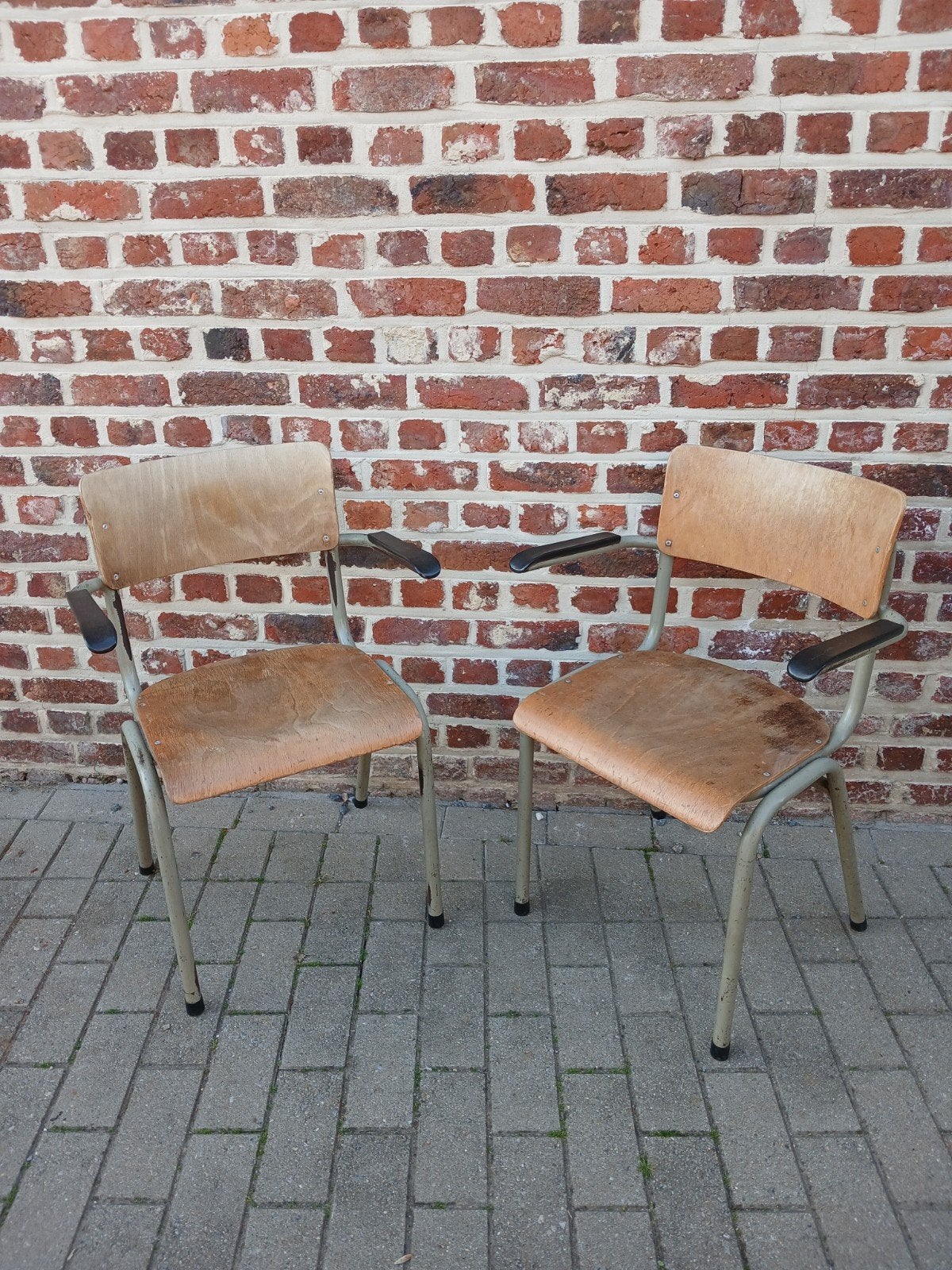 Vintage schoolstoelen, Ophalen