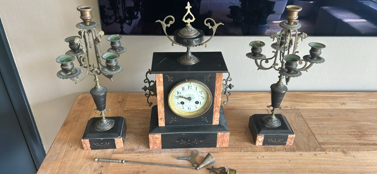 Antieke pendule met kandelaars - Brons en marmer, Antiek en Kunst, Ophalen, Koper of Brons