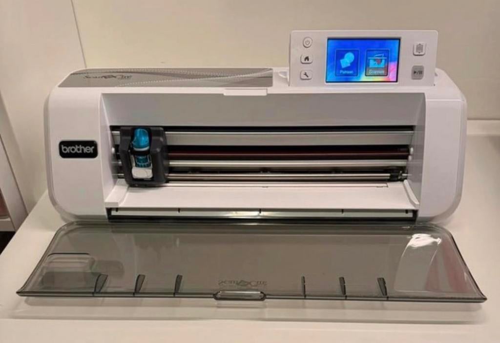 Brother ScanNCut CM300 snijplotter in doos, Hobby en Vrije tijd, Knutselen, Gebruikt, Machine, Elektrisch, Geschikt voor karton
