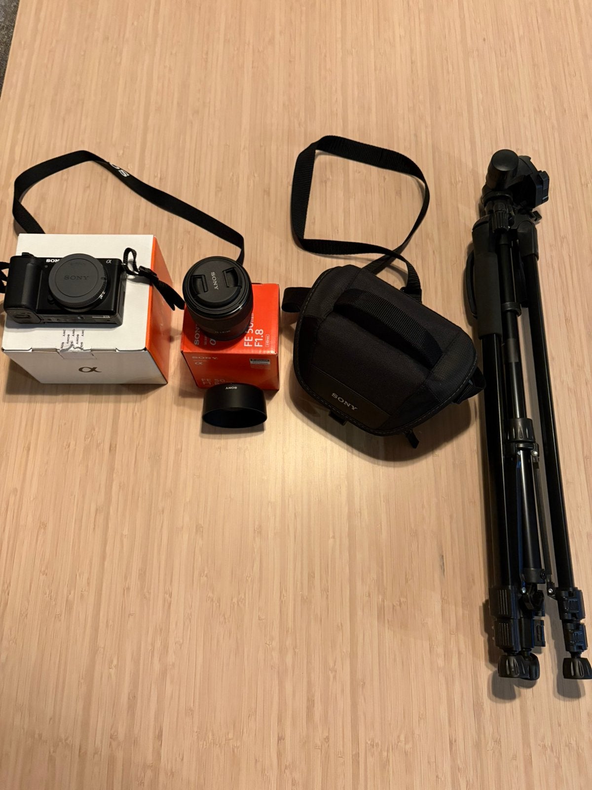 Sony Alpha ZV E10+ Sony f1.8 50mm 1 maand oud, Geheugenkaart, Ophalen of Verzenden, Zo goed als nieuw, WiFi