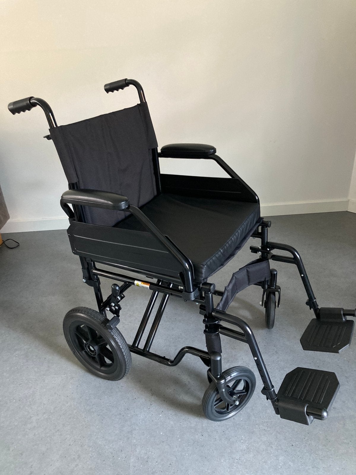 Multimotion transportrolstoel - inklapbaar- met zitkussen, Ophalen, Inklapbaar, Zo goed als nieuw, Duwrolstoel