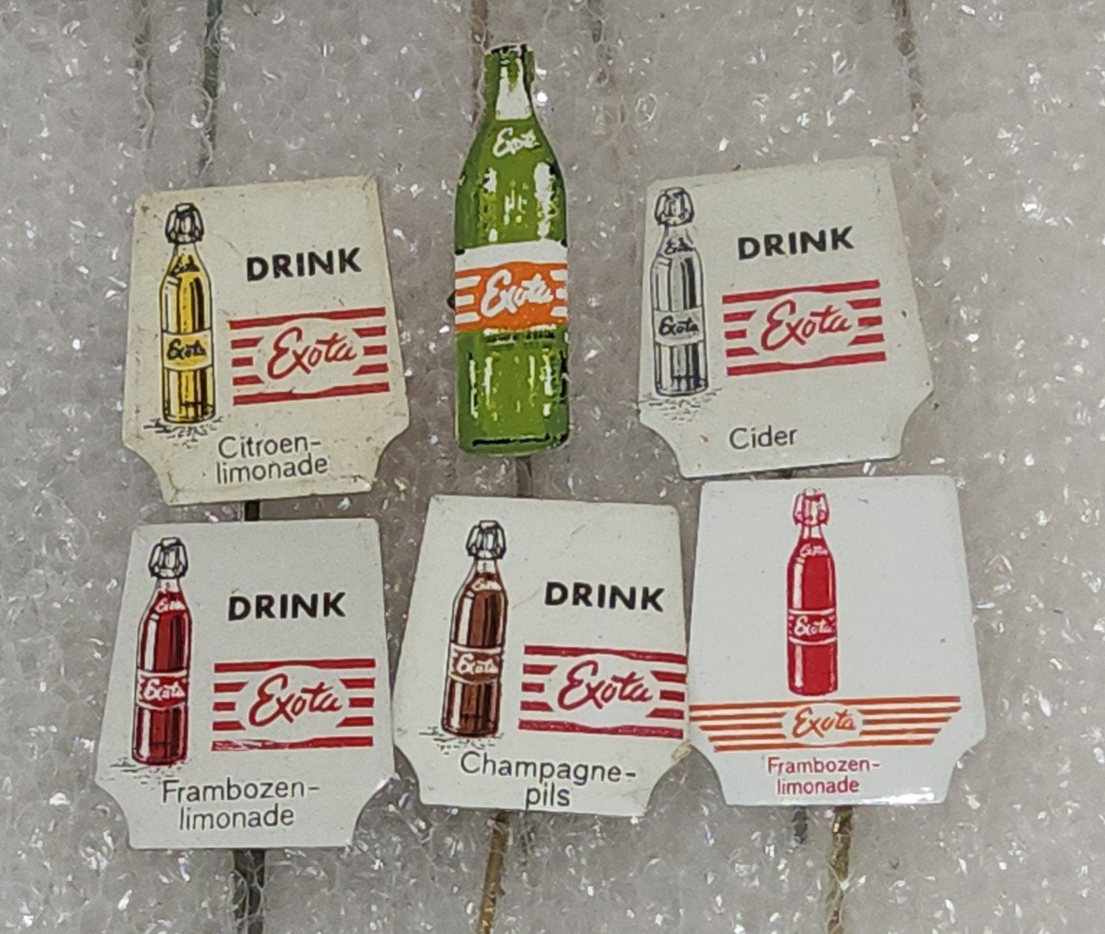 6 Vintage Exota Limonade Speldjes, Verzamelen, Ophalen of Verzenden, Gebruikt, Speldje of Pin
