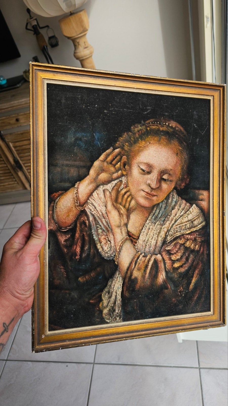 Naar Rembrandt - Jonge vrouw met oorbellen op velours, Antiek en Kunst, Portret of Personen, Overige ondergronden, Ophalen of Verzenden